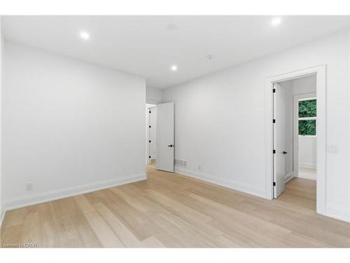 135 Secord Lane, Burlington, ON - Indoor Photo Showing Other Room