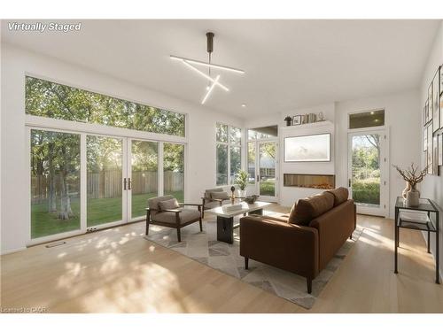 135 Secord Lane, Burlington, ON - Indoor Photo Showing Living Room