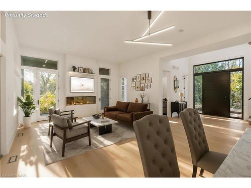 135 Secord Lane, Burlington, ON - Indoor Photo Showing Living Room