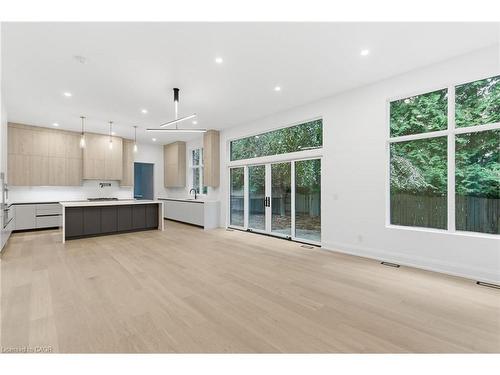 135 Secord Lane, Burlington, ON - Indoor Photo Showing Kitchen