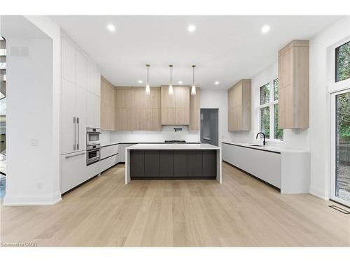 135 Secord Lane, Burlington, ON - Indoor Photo Showing Kitchen