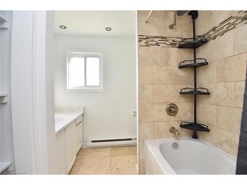 30A-1564 Garth Street, Hamilton, ON - Indoor Photo Showing Bathroom