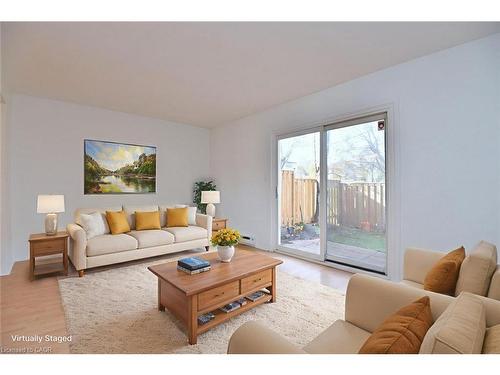 30A-1564 Garth Street, Hamilton, ON - Indoor Photo Showing Living Room