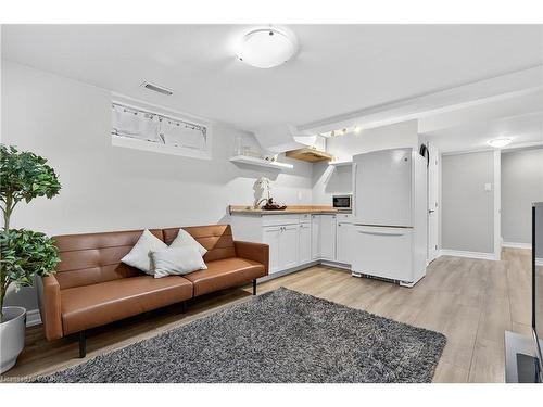 70 Cannes Street, Kitchener, ON - Indoor Photo Showing Living Room