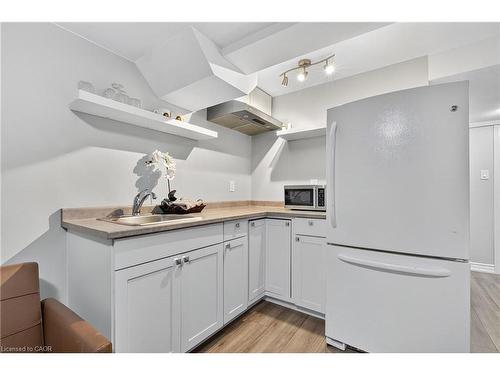 70 Cannes Street, Kitchener, ON - Indoor Photo Showing Kitchen
