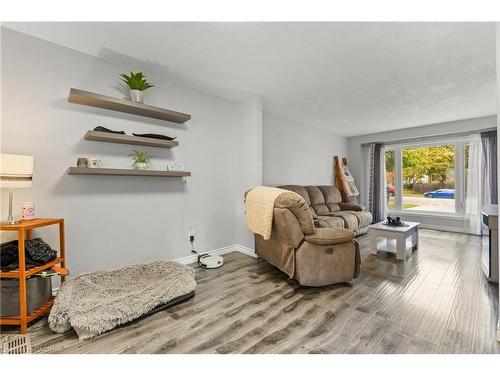 36 Angela Crescent, Cambridge, ON - Indoor Photo Showing Living Room