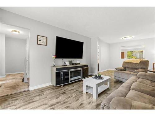 36 Angela Crescent, Cambridge, ON - Indoor Photo Showing Living Room