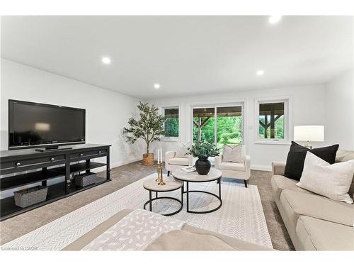 7381 Sideroad 4, Centre Wellington, ON - Indoor Photo Showing Living Room
