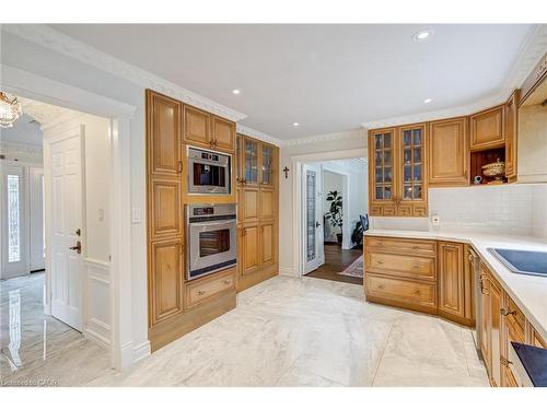 28 Stonegate Drive, Hamilton, ON - Indoor Photo Showing Kitchen
