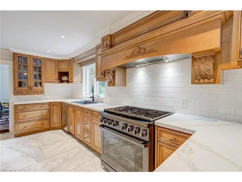 28 Stonegate Drive, Hamilton, ON - Indoor Photo Showing Kitchen With Stainless Steel Kitchen