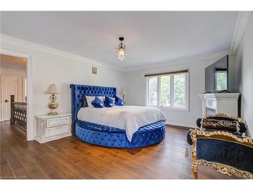 28 Stonegate Drive, Hamilton, ON - Indoor Photo Showing Bedroom