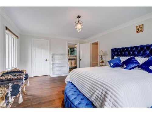 28 Stonegate Drive, Hamilton, ON - Indoor Photo Showing Bedroom