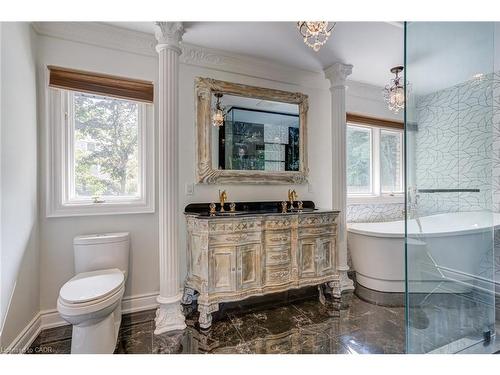 28 Stonegate Drive, Hamilton, ON - Indoor Photo Showing Bathroom