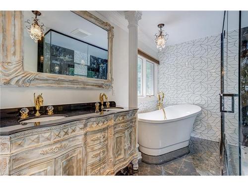 28 Stonegate Drive, Hamilton, ON - Indoor Photo Showing Bathroom