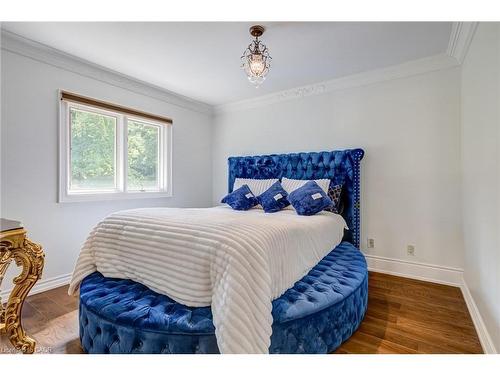 28 Stonegate Drive, Hamilton, ON - Indoor Photo Showing Bedroom