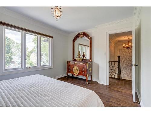 28 Stonegate Drive, Hamilton, ON - Indoor Photo Showing Bedroom