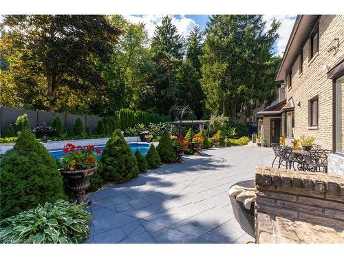 28 Stonegate Drive, Hamilton, ON - Outdoor