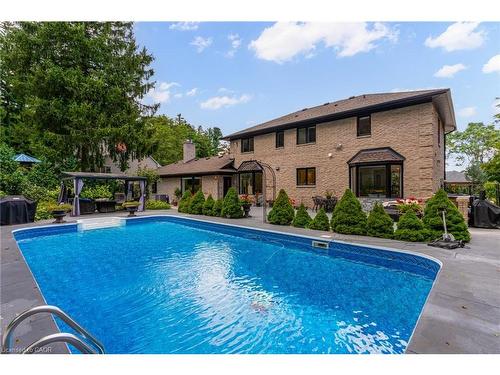 28 Stonegate Drive, Hamilton, ON - Outdoor With In Ground Pool With Deck Patio Veranda With Backyard