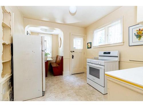 86 Dromore Crescent, Hamilton, ON - Indoor Photo Showing Kitchen