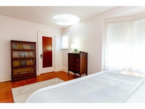 86 Dromore Crescent, Hamilton, ON - Indoor Photo Showing Bedroom