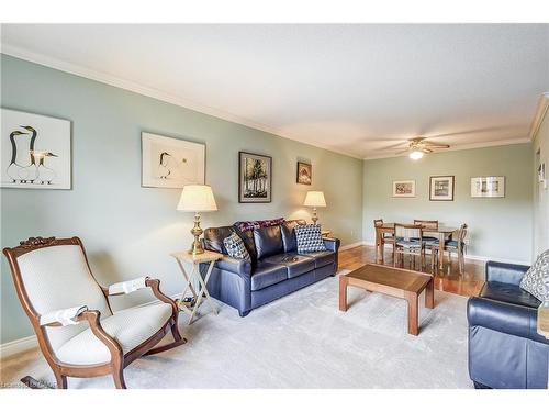 1324 Consort Crescent, Burlington, ON - Indoor Photo Showing Living Room