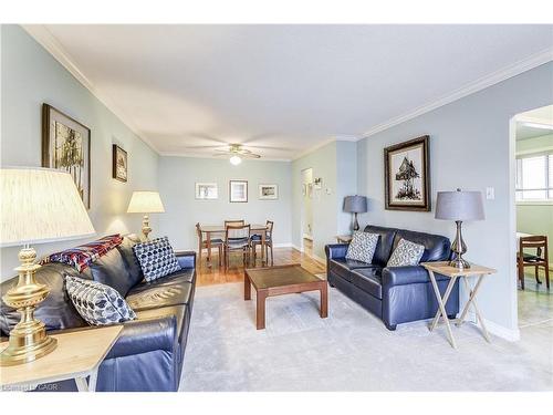 1324 Consort Crescent, Burlington, ON - Indoor Photo Showing Living Room