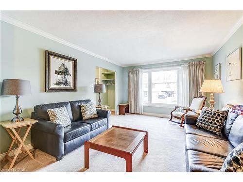 1324 Consort Crescent, Burlington, ON - Indoor Photo Showing Living Room