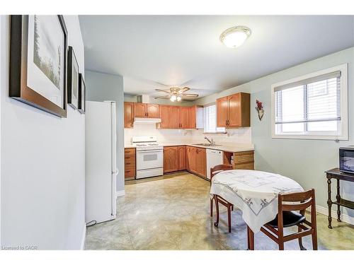 1324 Consort Crescent, Burlington, ON - Indoor Photo Showing Other Room