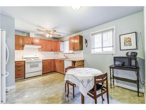 1324 Consort Crescent, Burlington, ON - Indoor Photo Showing Kitchen