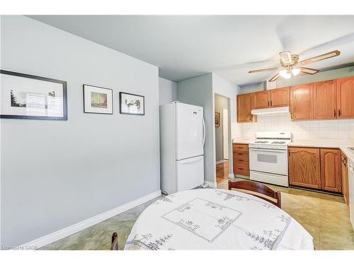 1324 Consort Crescent, Burlington, ON - Indoor Photo Showing Kitchen