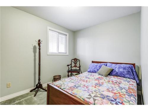 1324 Consort Crescent, Burlington, ON - Indoor Photo Showing Bedroom