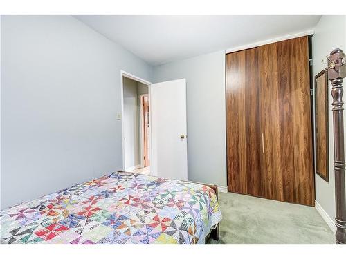 1324 Consort Crescent, Burlington, ON - Indoor Photo Showing Bedroom