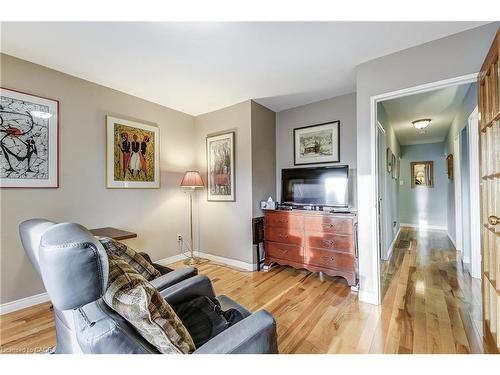 1324 Consort Crescent, Burlington, ON - Indoor