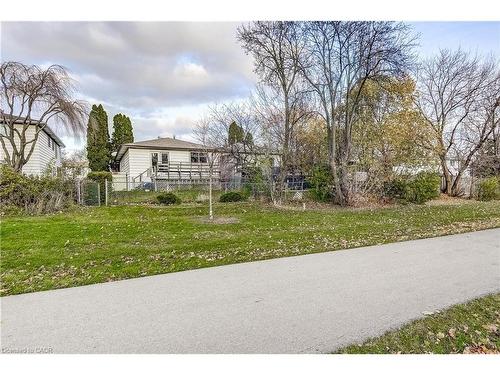 1324 Consort Crescent, Burlington, ON - Outdoor