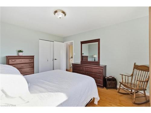 68 Hixon Road, Hamilton, ON - Indoor Photo Showing Bedroom