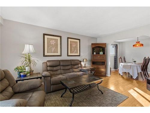 68 Hixon Road, Hamilton, ON - Indoor Photo Showing Living Room