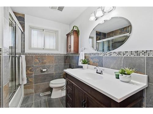 68 Hixon Road, Hamilton, ON - Indoor Photo Showing Bathroom