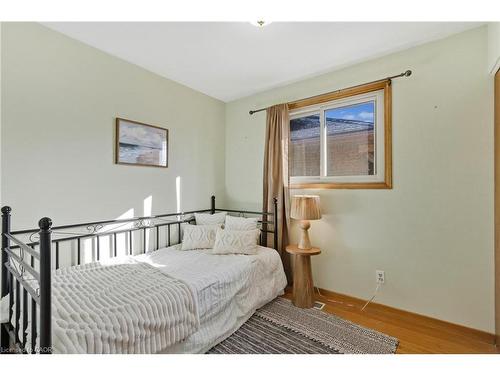 68 Hixon Road, Hamilton, ON - Indoor Photo Showing Bedroom