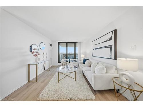 512-3 Lisa Street, Brampton, ON - Indoor Photo Showing Living Room