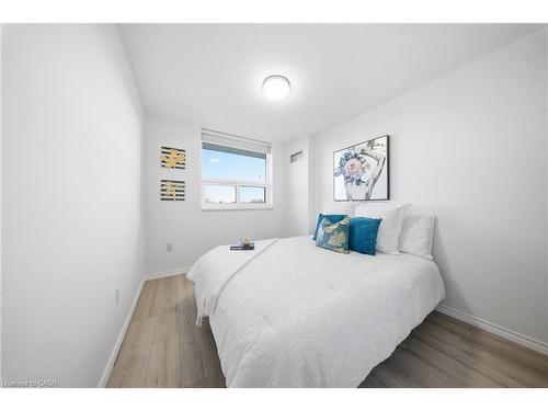 512-3 Lisa Street, Brampton, ON - Indoor Photo Showing Bedroom