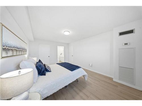 512-3 Lisa Street, Brampton, ON - Indoor Photo Showing Bedroom