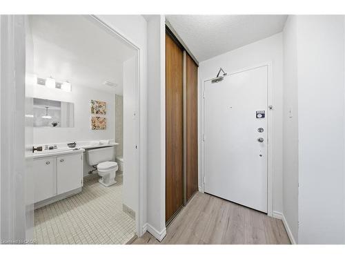 512-3 Lisa Street, Brampton, ON - Indoor