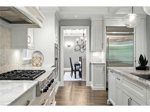 391 Patricia Drive, Burlington, ON - Indoor Photo Showing Kitchen With Upgraded Kitchen