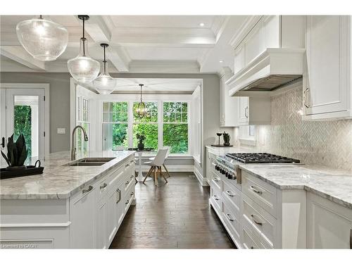 391 Patricia Drive, Burlington, ON - Indoor Photo Showing Kitchen With Double Sink With Upgraded Kitchen