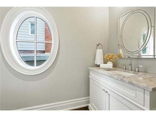 391 Patricia Drive, Burlington, ON - Indoor Photo Showing Bathroom