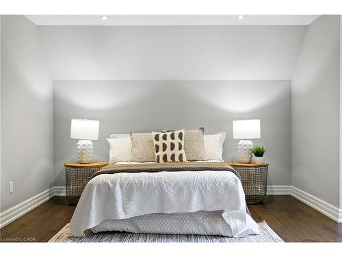 391 Patricia Drive, Burlington, ON - Indoor Photo Showing Bedroom
