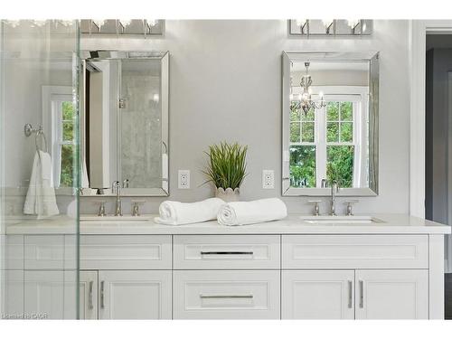 391 Patricia Drive, Burlington, ON - Indoor Photo Showing Bathroom