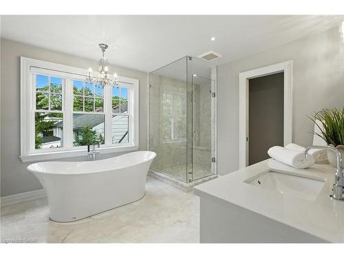 391 Patricia Drive, Burlington, ON - Indoor Photo Showing Bathroom