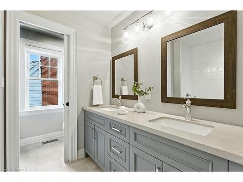 391 Patricia Drive, Burlington, ON - Indoor Photo Showing Bathroom