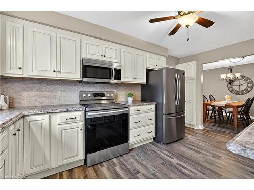 90 Sandra Crescent, Grimsby, ON - Indoor Photo Showing Kitchen With Stainless Steel Kitchen